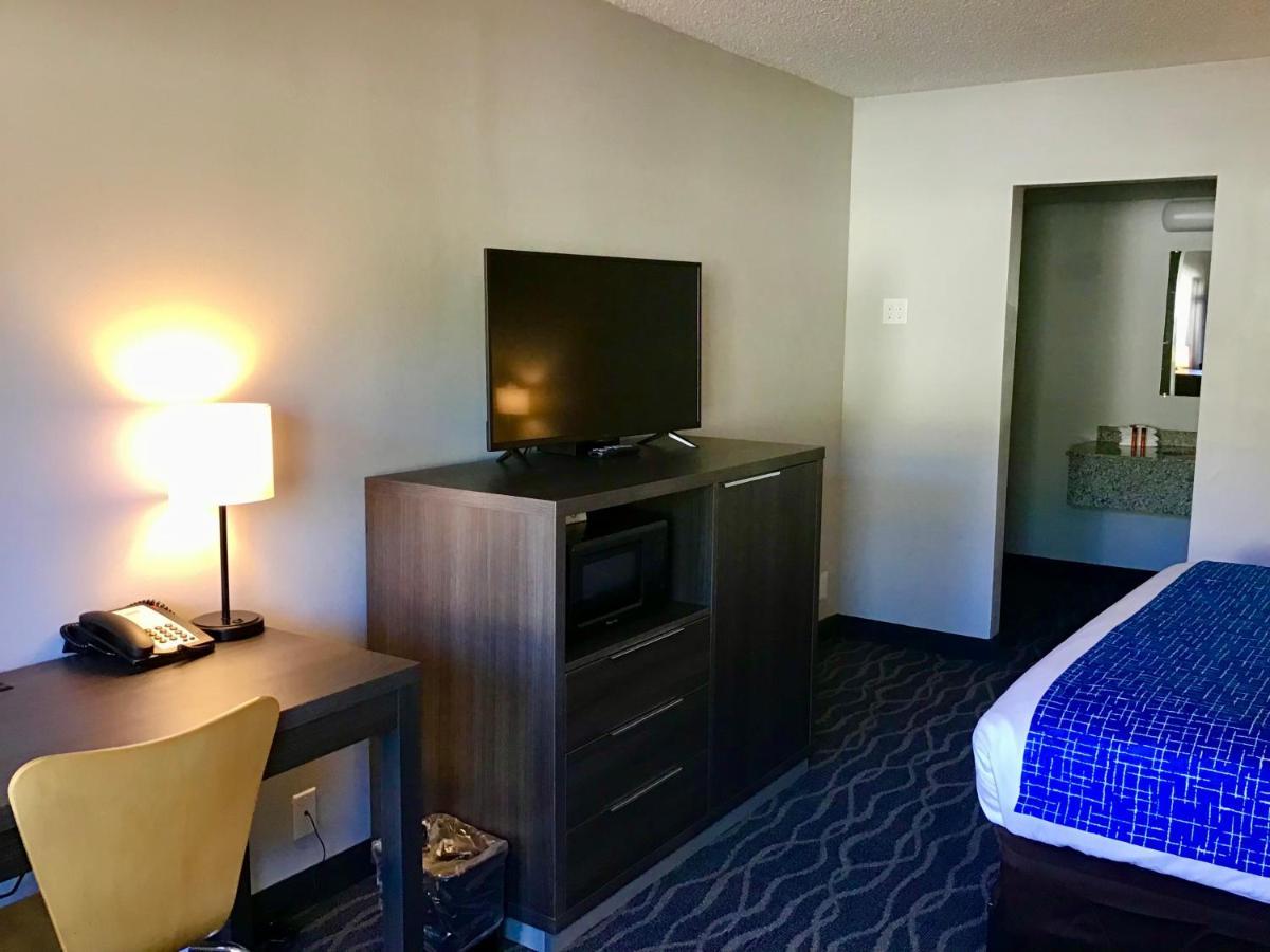 Motel Travelodge & By Wyndham Park