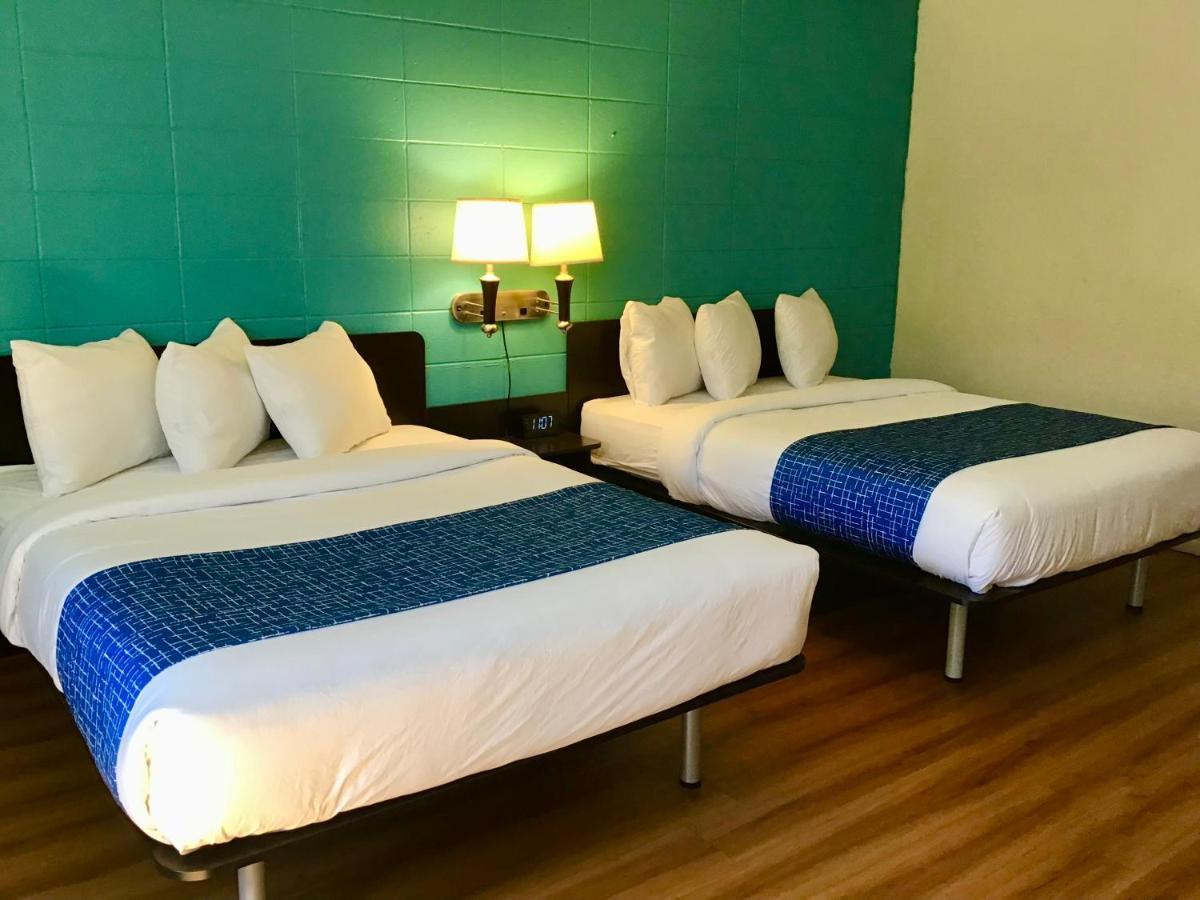 Motel Travelodge & By Wyndham Park 2*
