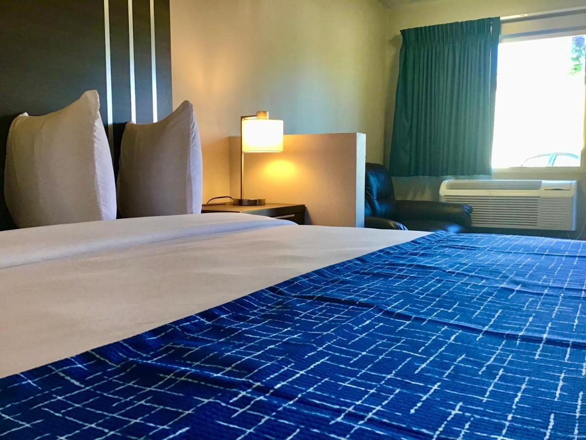 Travelodge & By Wyndham Park Motel